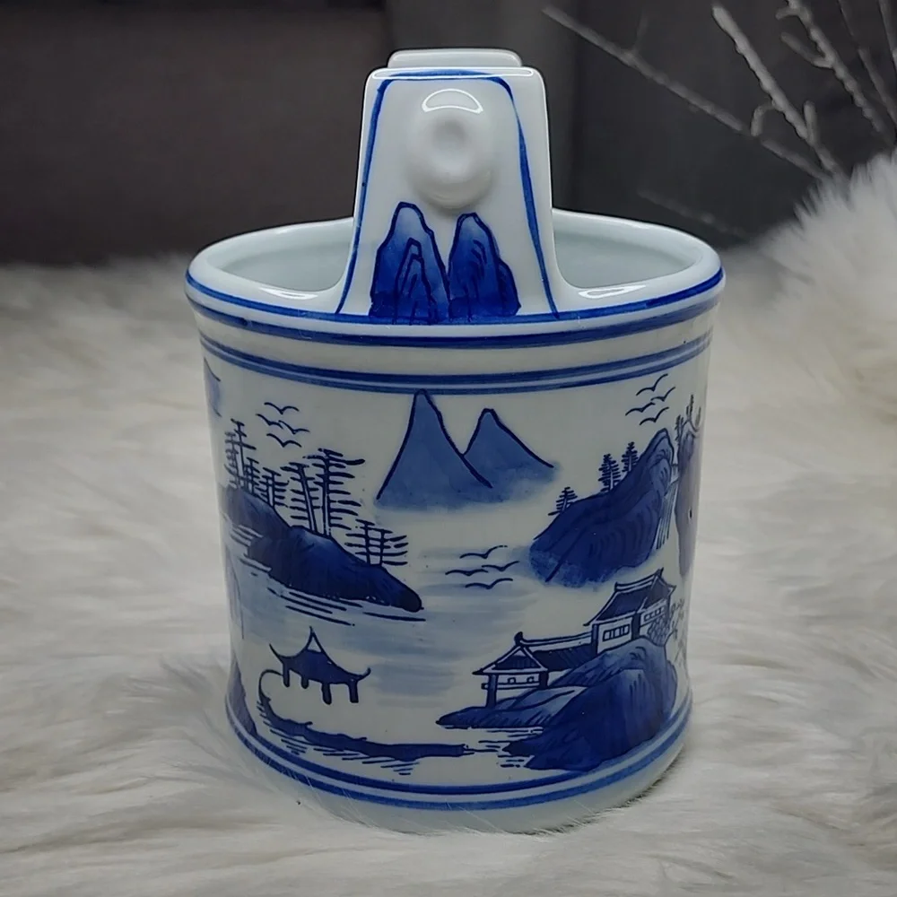 Decorative Oriental Chinese Asian Blue & White Wishing Well Wealth Bucket